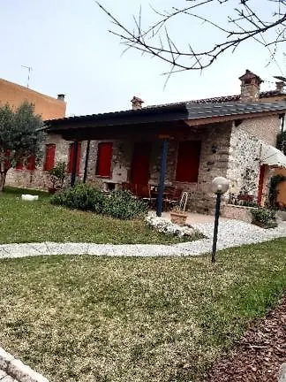 빌라 Le Scuderie Di S.bakhita *